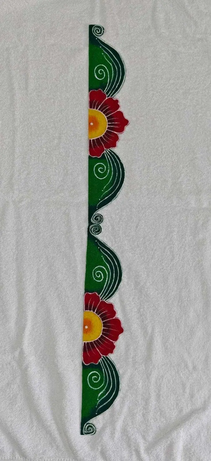 Scalloped Border Flower