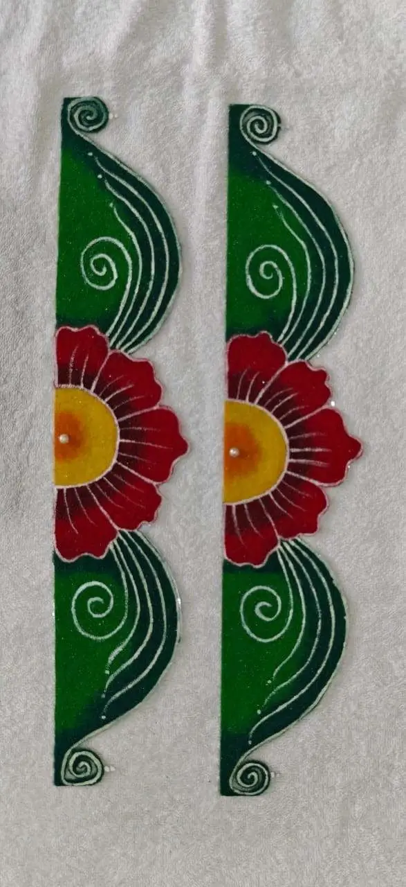 Scalloped Border Flower
