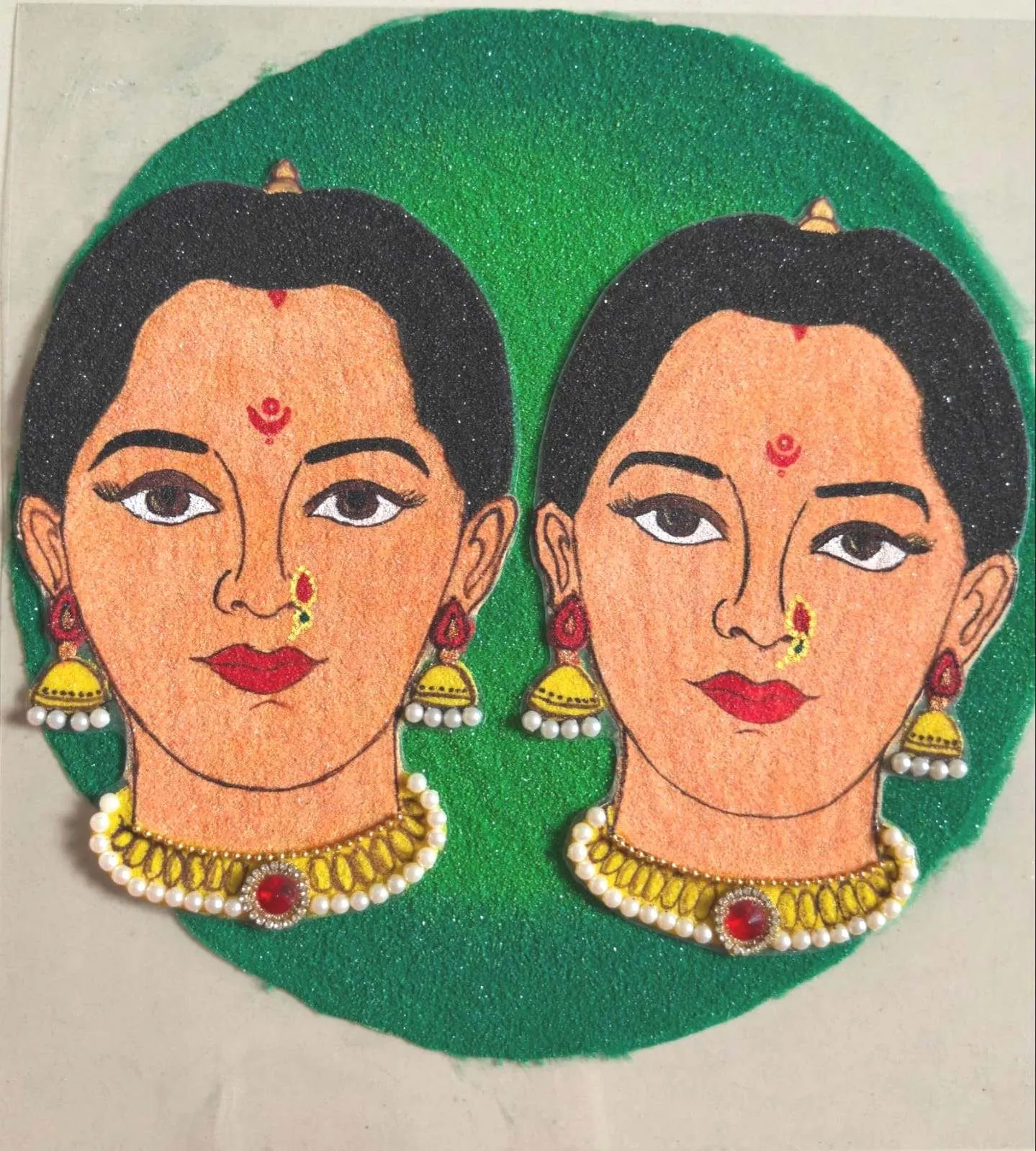 Twin Lady Face Circle