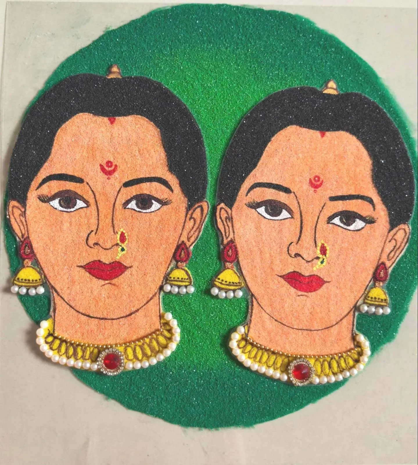 Twin Lady Face Circle